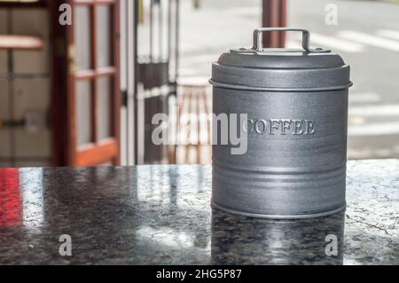 Pot geschriebenen Kaffee mit Kopierer Platz Stockfoto