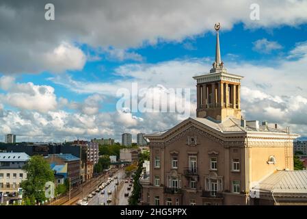 Das einzige Gebäude mit sowjetischen Symbolen in Tallinn. Stockfoto