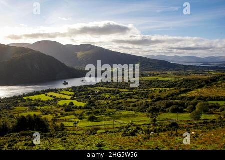 Blick vom Healy Pass in Richtung Glanmore Lake, County Cork, Irland Stockfoto