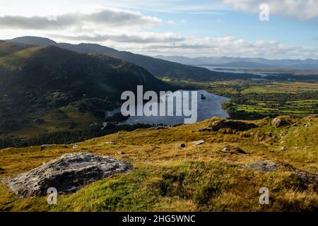 Blick vom Healy Pass in Richtung Glanmore Lake, County Cork, Irland Stockfoto