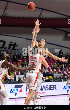 Venedig, Italien. 18th Januar 2022. Bruno Cerella (Umana Reyer) während Umana Reyer Venezia gegen Minindelice IJ Bourg en Bresse, Basketball EuroCup Championship in Venedig, Italien, Januar 18 2022 Quelle: Independent Photo Agency/Alamy Live News Stockfoto