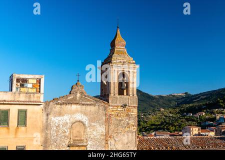 Kirche der Heiligen Maria auf dem Schlossplatz. Castelbuono, Madonie Mountains, Sizilien Stockfoto