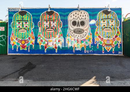 Coney Island, Brooklyn, New York City, New York, USA. 6. November 2021. Coney Island Art Walls Wandgemälde von Kashink. Stockfoto