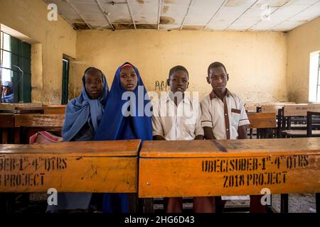 Maiduguri, Bundesstaat Borno, Nigeria. 24th. November 2021. Im Nordosten von Nigeria gibt es seit 2009 einen Aufstand, der dazu geführt hat, dass 2,4 Millionen Menschen vertrieben wurden und etwa die Hälfte der Schüler die Bildung verlassen mussten. (Bild: © Sally Hayden/SOPA Images via ZUMA Press Wire) Stockfoto