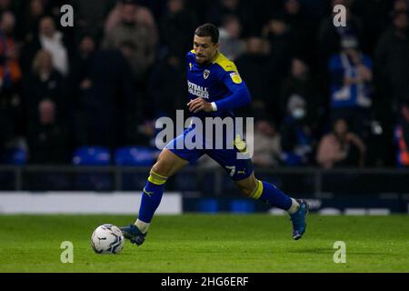 WIMBLEDON, GROSSBRITANNIEN. JAN 18th Cheye Alexander vom AFC Wimbledon kontrolliert den Ball während des Spiels der Sky Bet League 1 zwischen AFC Wimbledon und Portsmouth in Plough Lane, Wimbledon, am Dienstag, den 18th. Januar 2022. (Kredit: Federico Maranesi | MI Nachrichten) Kredit: MI Nachrichten & Sport /Alamy Live Nachrichten Stockfoto