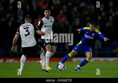 WIMBLEDON, GROSSBRITANNIEN. JAN 18th Cheye Alexander vom AFC Wimbledon kontrolliert den Ball während des Spiels der Sky Bet League 1 zwischen AFC Wimbledon und Portsmouth in Plough Lane, Wimbledon, am Dienstag, den 18th. Januar 2022. (Kredit: Federico Maranesi | MI Nachrichten) Kredit: MI Nachrichten & Sport /Alamy Live Nachrichten Stockfoto