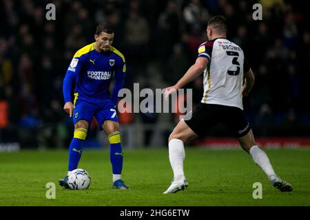 WIMBLEDON, GROSSBRITANNIEN. JAN 18th Cheye Alexander vom AFC Wimbledon kontrolliert den Ball während des Spiels der Sky Bet League 1 zwischen AFC Wimbledon und Portsmouth in Plough Lane, Wimbledon, am Dienstag, den 18th. Januar 2022. (Kredit: Federico Maranesi | MI Nachrichten) Kredit: MI Nachrichten & Sport /Alamy Live Nachrichten Stockfoto