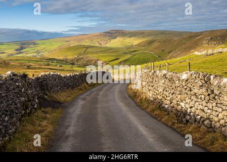 Der Dales High Way in Gordale Scar ist eine 90 Meilen lange Strecke zwischen Apeleby und Saltaire. Stockfoto