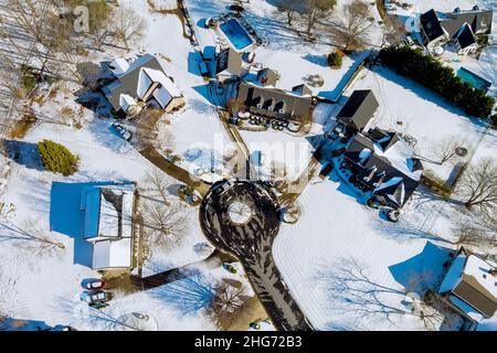 Eine perfekte Nachbarschaft Häuser in Vorort im Winter in Nordamerika Häuser bedeckt schönen Schnee Stockfoto