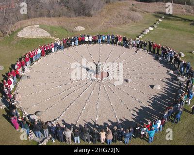 Sheyenne River Valley Scenic Byway - Führung eines Chants am Medizinrad Stockfoto