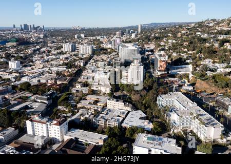 Luftaufnahme von West Hollywood, dem Sunset Strip und Los Angeles an einem klaren Tag aus der Luft Stockfoto