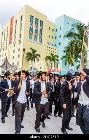 Miami Beach Florida, Jüdisches Museum von Florida, Feier zur Feier der Fertigstellung der neuen Sefer Torah, orthodoxe Juden, Studenten Chabad Lubavitch Ha Stockfoto