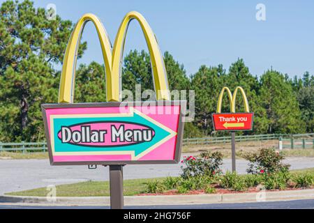 Georgia Newport McDonald's Restaurant Restaurants Essen, Franchise Fast Food, Namensschilder Dollar-Menü danke, Golden Arches Richtungspfeil, Stockfoto