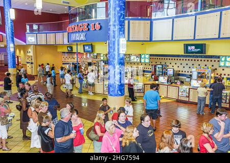 Indiana Portage 16 IMAX Kino Theater Komplex Lobby, Ticket Line Overhead Ansicht Essen Snacks Familie Familien Unterhaltung, lange Warteschlangen Schlange Stockfoto