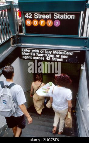 New York City, Midtown Manhattan, Urban, Metropolis, Eingang zur U-Bahn-Station Times Square, 42nd Street Station, NY016 Stockfoto