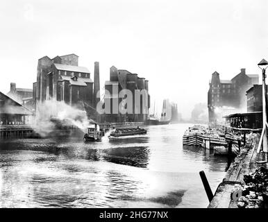 Buffalo River und Grain Elevators, am Fuße der Main Street, Buffalo, New York, USA, Detroit Publishing Company, 1900 Stockfoto