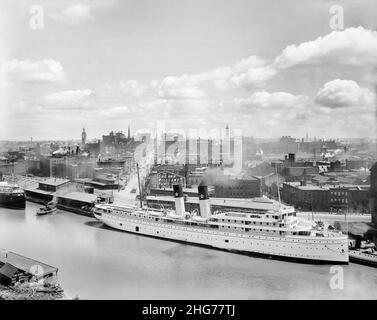 Dampfschiff, das am Fuß der Main Street, Buffalo, New York, USA, Detroit Publishing Company, 1905 Stockfoto