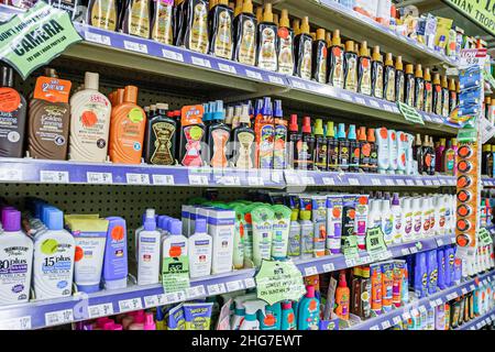 Miami Beach Florida, Walgreens, Sonnenschutzmittel Block Sonnencreme Lotionen Einzelhandel Display Verkauf, Verpackung konkurrierenden Marken, Preise Markt Shopping Regal Schellen Stockfoto