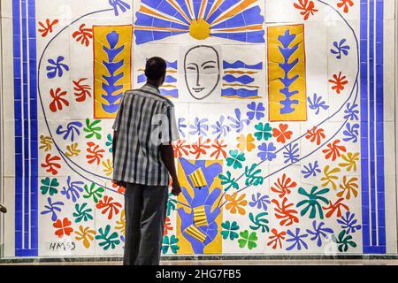 Ohio Toledo Museum of Art, Ausstellungsausstellung Sammlung Gemälde Gemälde, Henri Matisse Künstler Künstler Fliese Wandbild, Mann Männer männliche Silhouette sieht looki Stockfoto