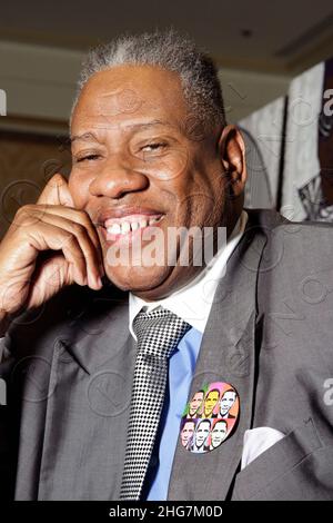 **DATEI FOTO** Andre Leon Talley ist am 73 gestorben. Porträts des Modemagnaten und Vogue-Editors Andre Leon Talley, fotografiert in Philadelphia am 30. Oktober 2008. Quelle: Scott Weiner/MediaPunch Stockfoto