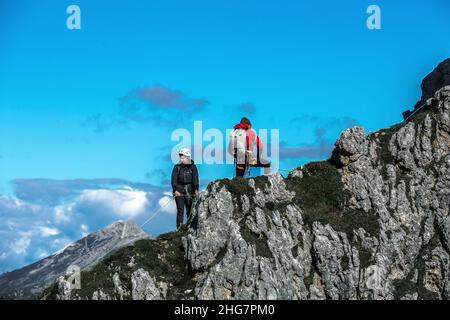 Italienischer Bergsteiger auf der Cadini Di Misurina Dolomite, Trentino, Italien Stockfoto