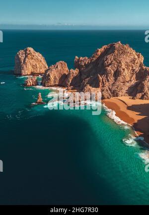 Drohnenaufnahme des Bogens von Cabo San Lucas Stockfoto