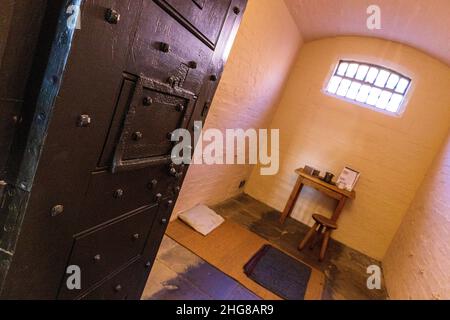 Eine Gefängniszelle im viktorianischen Stil, in der einst einige der gefährlichsten Verbrecher Großbritanniens untergebracht waren. Stockfoto
