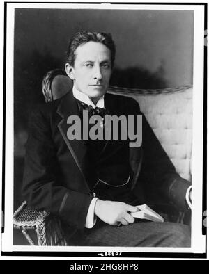 Sir Johnston Forbes-Robertson, drei - Viertel - Länge Porträt, Sitzen, leicht nach rechts Stockfoto