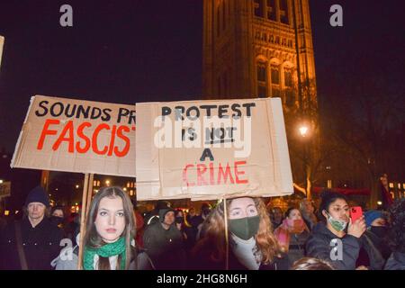 London, Großbritannien 17th. Januar 2022. Kill the Bill Demonstranten, die sich vor dem Oberhaus versammelten, protestierten gegen das Gesetz über Polizei, Kriminalität, Verurteilung und Gerichte, das die Proteste in Großbritannien stark einschränken wird. Stockfoto