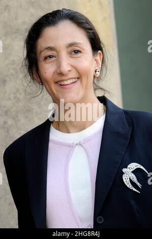 Datei-Foto vom 04. Juli 2008 von Ingrid Betancourt im Elysee-Palast nach einem Empfang in Paris, Frankreich. Die ehemalige kolumbianische Senatorin, Ingrid Betancourt, hat angekündigt, dass sie 20 Jahre nach der Entführung durch linke Rebellen erneut für die Präsidentschaftskandidatur kandidieren wird. Frau Betancourt war bei den Präsidentschaftswahlen 2002 im Wahlkampf, als sie von FARC-Rebellen entführt und über sechs Jahre als Geisel gehalten wurde. Sie hat versprochen, Korruption und Armut zu bekämpfen, wenn sie die Umfrage von May gewinnt. Foto von Ammar Abd Rabbo-Mehdi Taamallah/ABACAPRESS.COM Stockfoto