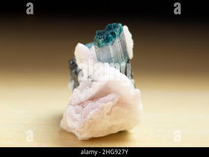 turmalin Mineralexemplar Gesteinsgeologie Edelstein Kristall Stockfoto