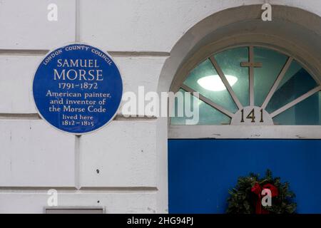 Gedenktafel an Samuel Morse, Erfinder des Morse-Kodex, der zwischen 1812 und 1815 in dem Haus wohnte, in der Cleveland Street 141, London. London, Großbritannien. Stockfoto