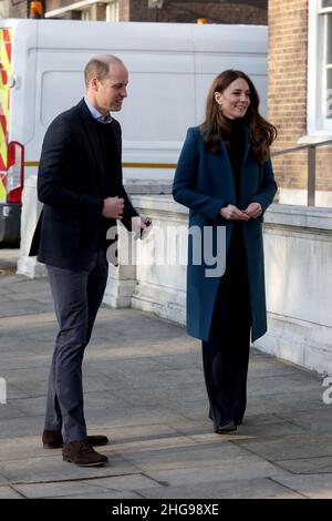 London, Großbritannien. 19th Januar 2022. Der Herzog und die Herzogin von Cambridge werden bei der Ankunft im Foundling Museum am Brunswick Square, London, abgebildet.JANUAR 19th 2022. Kredit: Trevor Adams/Matrix/MediaPunch **NO UK** REF: MTX 2207 Gutschrift: MediaPunch Inc/Alamy Live Nachrichten Stockfoto