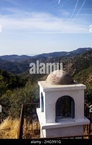 Schrein am Straßenrand, Eklisaki in Lesvos, Griechenland Stockfoto