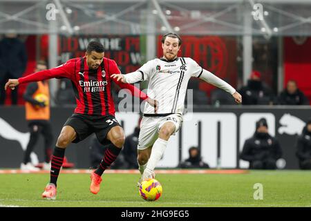 Mailand, Italien. 17th Januar 2022. Italien, Mailand, 17 2022. januar: Simone Bastoni (Mittelfeldspieler von Spezia) kämpft in der zweiten Halbzeit während des Fußballspiels AC Mailand gegen Spezia, Serie A 2021-2022 day22, San Siro Stadion (Foto von Fabrizio Andrea Bertani/Pacific Press) Credit: Pacific Press Media Production Corp./Alamy Live News Stockfoto