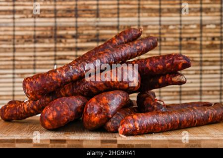 Verschiedene Arten von Zutaten und Würstchen von Hand hergestellt. Stockfoto