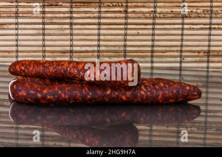 Verschiedene Arten von Zutaten und Würstchen von Hand hergestellt. Stockfoto