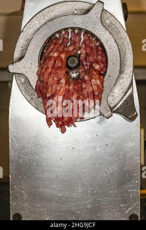 Verschiedene Arten von Zutaten und Würstchen von Hand hergestellt. Stockfoto