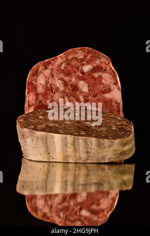 Verschiedene Arten von Zutaten und Würstchen von Hand hergestellt. Stockfoto
