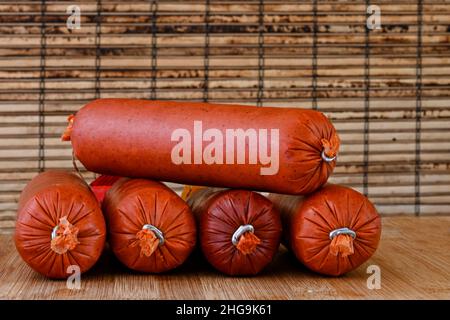 Verschiedene Arten von Zutaten und Würstchen von Hand hergestellt. Stockfoto