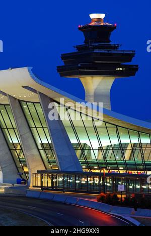 Washington Dulles Airport mit Terminalgebäude, entworfen von Eero Saarinen Stockfoto