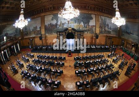 Hamburg, Deutschland. 19th Januar 2022. Der große Festsaal im Rathaus vor einer Sitzung des Hamburger Parlaments. Quelle: Christian Charisius/dpa/Alamy Live News Stockfoto
