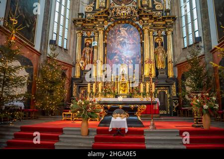 Prag, Tschechische Republik - 07.01.2022: Die Innenräume der gotischen Marienkirche vor Tyn auf dem Altstädter Ring in Prag, Tschechische Republik Stockfoto