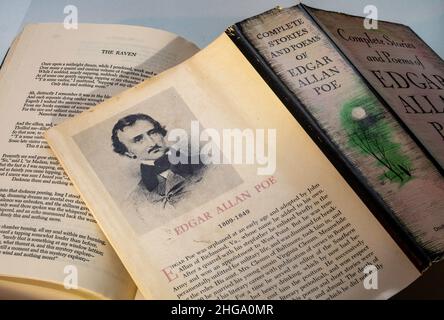 1966 Ausgabe 'Complete Stories and Poems of Edgar Allan Poe', USA Stockfoto