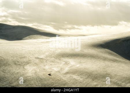 Eine verschneite alpine Landschaft. Der Berg Aragats. Armenien. Stockfoto