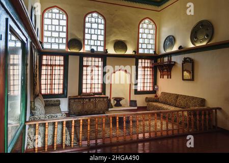 Bakhtschissarai, Krim - 14. März 2021: Zimmer des Harem im Palast von Khan in Bakhtschysarai Stockfoto