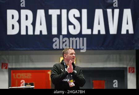 Bratislava, Slowakei. 19th Januar 2022. Handball: Europameisterschaft. Cheftrainer Alfred Gislason nimmt am Training in der Spielhalle, der Ondrej Nepela Aréna, Teil. Quelle: Marijan Murat/dpa/Alamy Live News Stockfoto