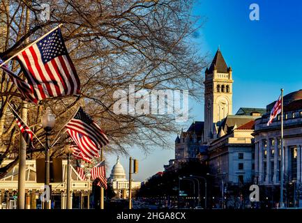 Blick auf das Gebäude der US-Hauptstadt und das Trump International Hotel an der pennslvannia Avenue in Washington DC. Stockfoto