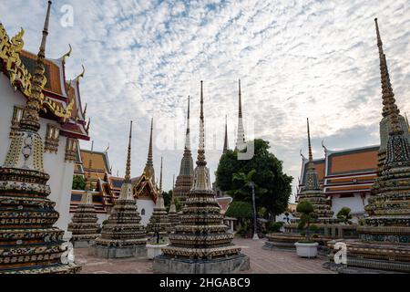 Wat Pho, auch geschrieben Wat Po, ein berühmter buddhistischer Tempelkomplex in Bangkok, Thailand. Beliebt bei Touristen Stockfoto