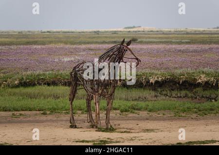 Das Rettungsboot Horse at Wells am nächsten Meer bei Ebbe an einem sonnigen Sommertag Stockfoto